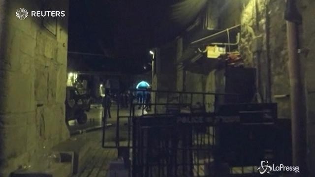 VIDEO Via i metal detector dalla Spianata delle moschee