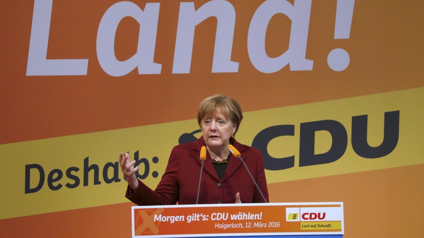 Merkel: Ieri giornata difficile per la Cdu, ma avanti sui migranti