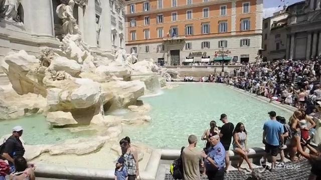 Fontana di Trevi: arriva il “percorso di transito controllato”