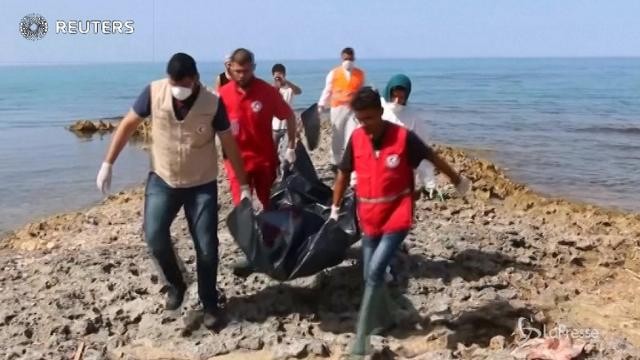 Migranti, soccorso gommone a largo della Libia: 13 morti