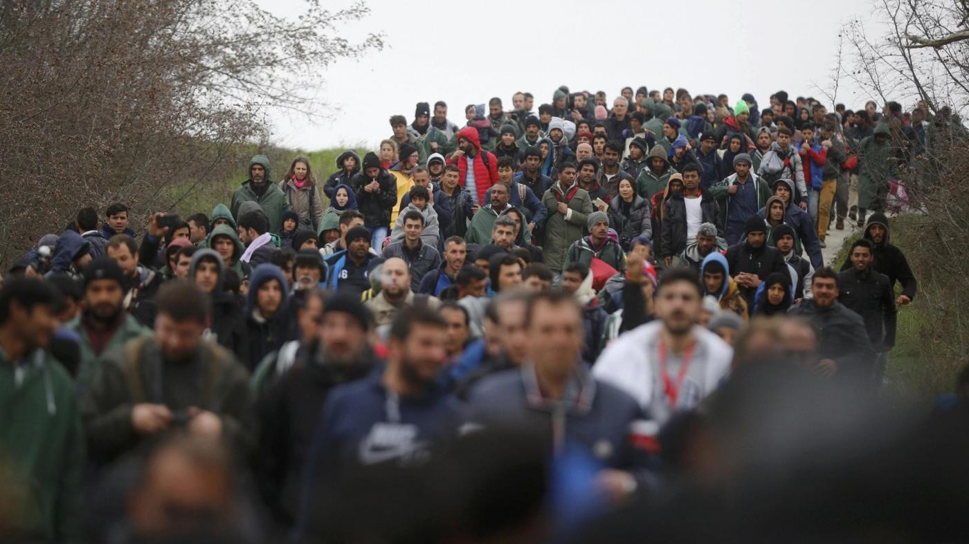 Migranti, 40 reporter fermati a confine macedone