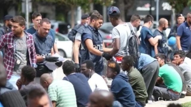 Sicurezza, blitz della Polizia alla Stazione Centrale di Milano