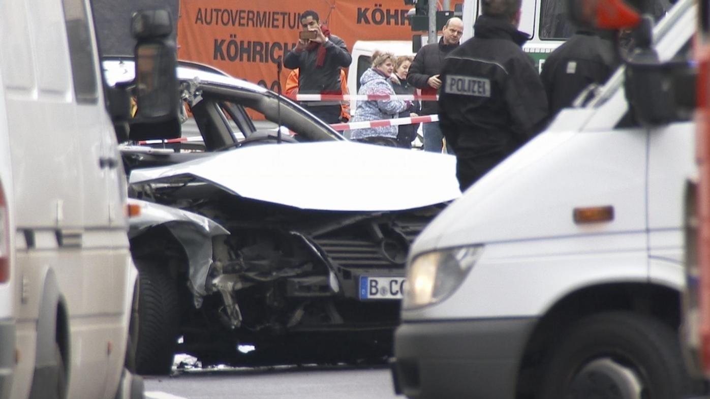 Germania, un’autobomba esplode a Berlino: morto il conducente