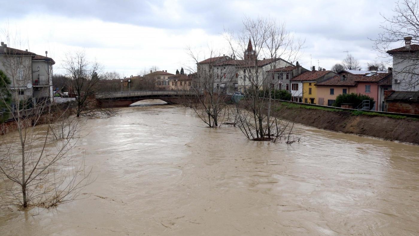 Maltempo, due morti a Lamezia Terme: auto finisce nel torrente