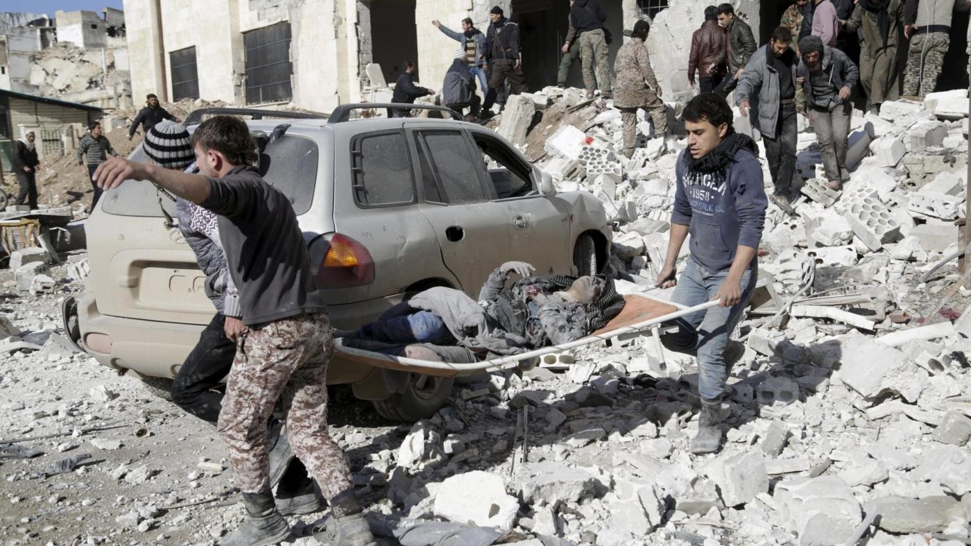 Siria, decine di morti per raid su Raqqa, anche bimbi