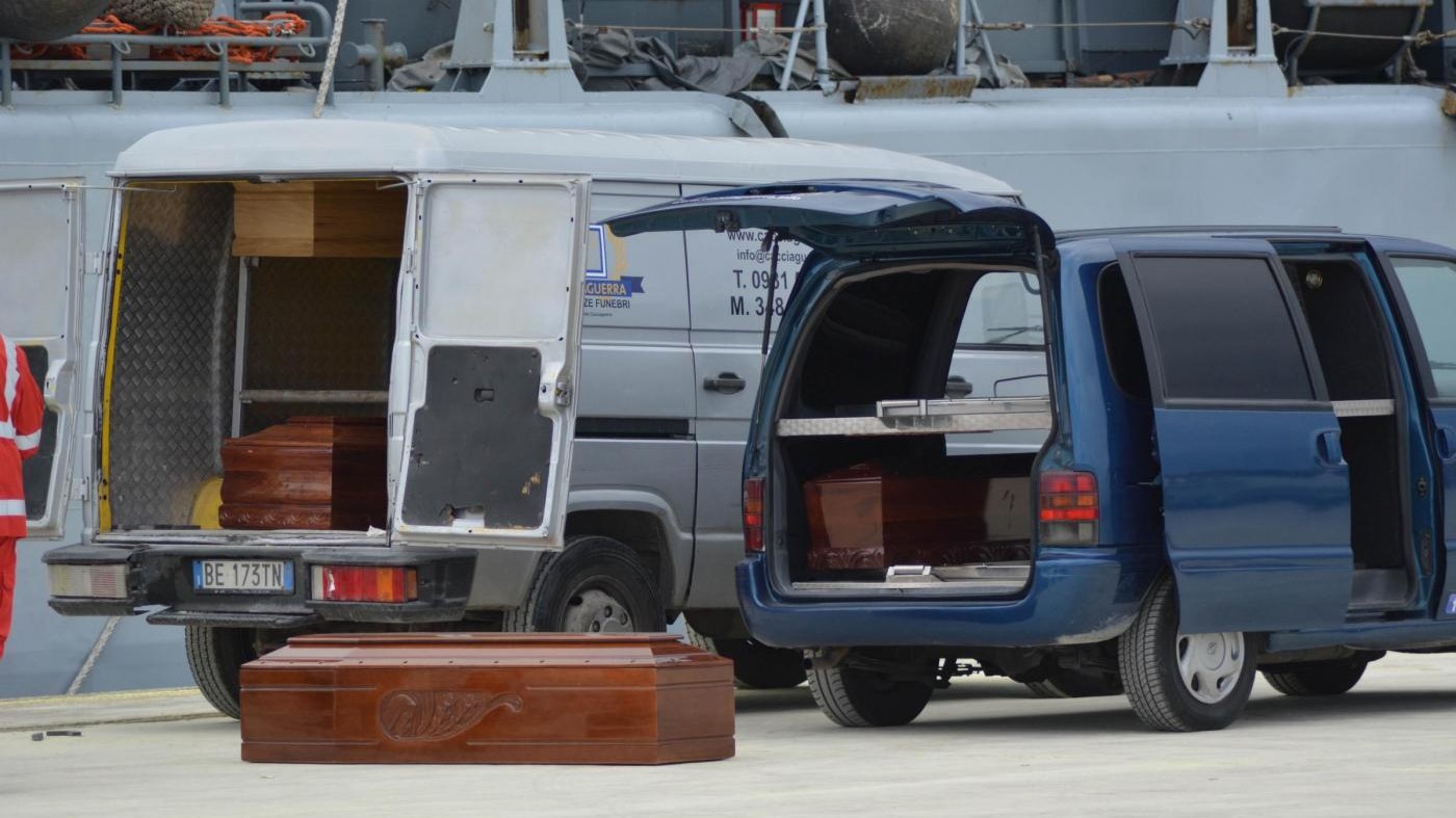 Migranti, naufragio al largo della Libia: 30 morti