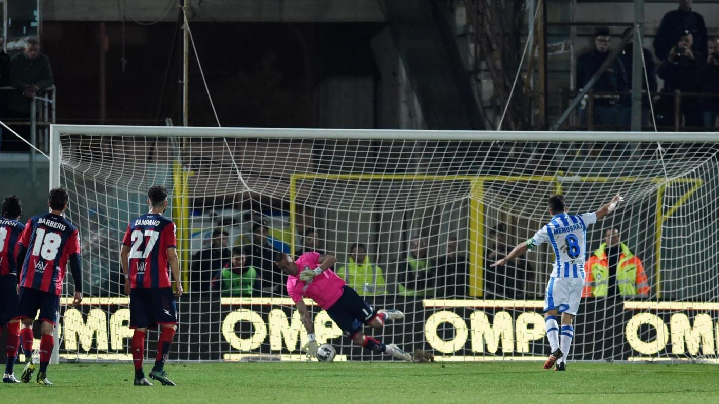 Crotone-Pescara 4-2, pitagorici in testa