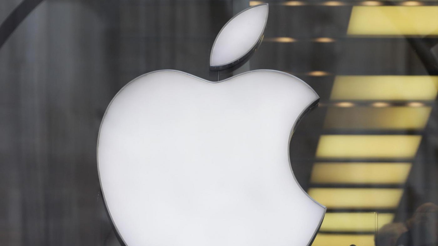 Fbi-Apple:trovata via per violare iPhone killer San Bernardino