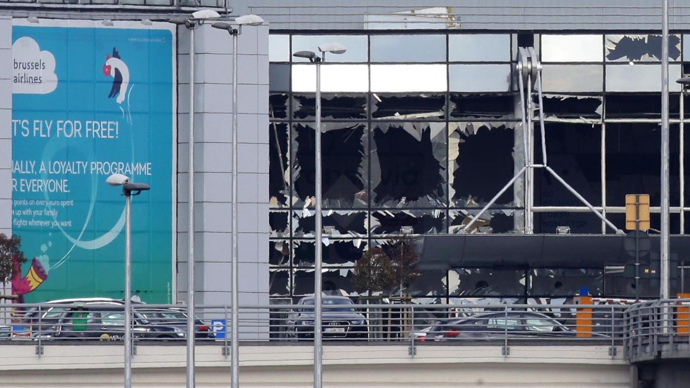 Bruxelles, esplosioni in aeroporto a 9 secondi di distanza