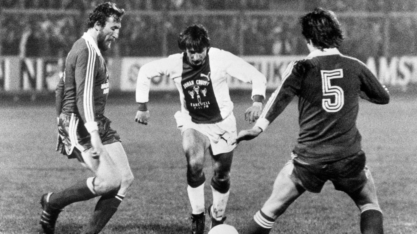 Cruijff, la morte del genio che ha creato il calcio moderno