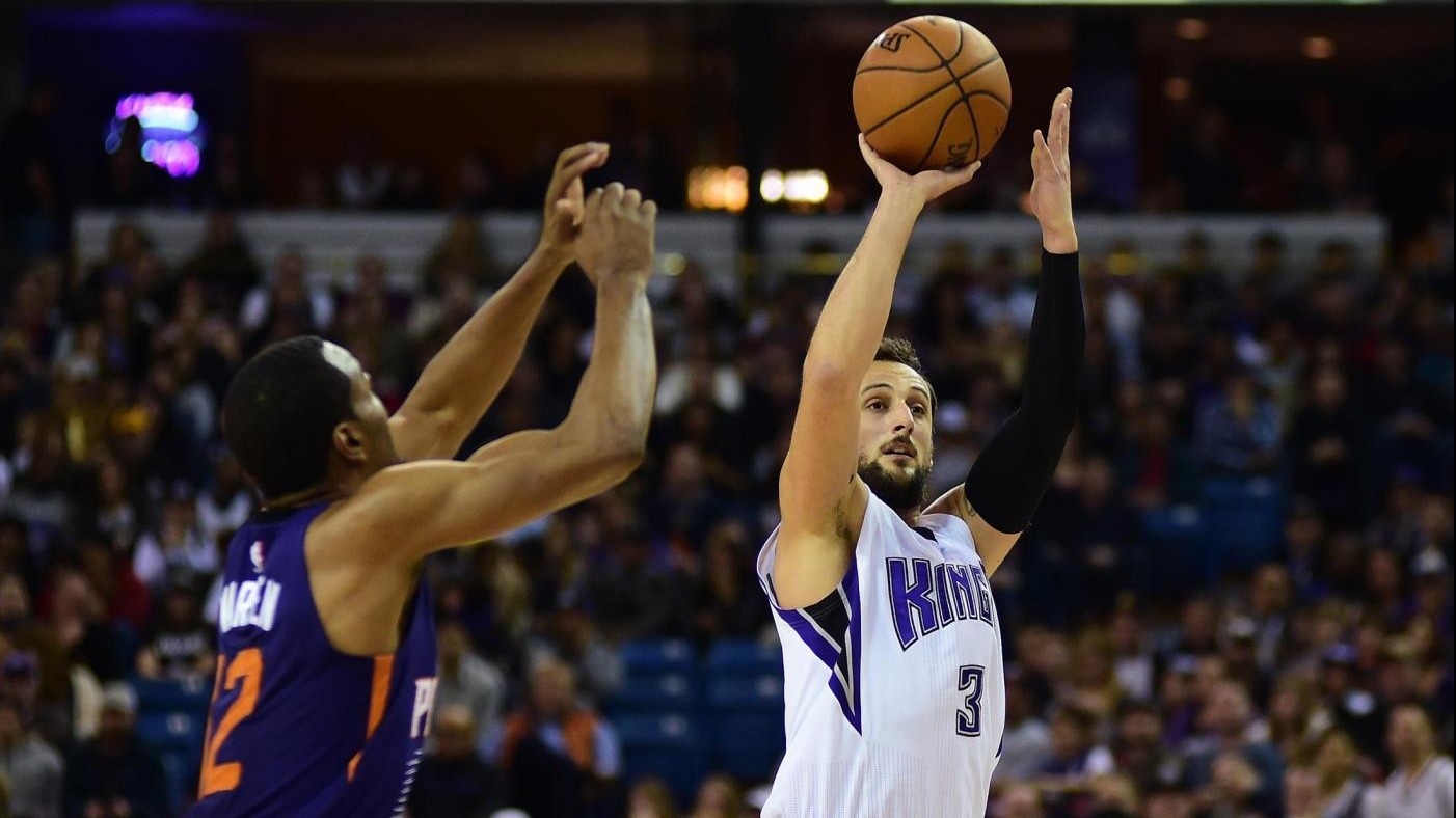 Nba: Sacramento supera Phoenix, Golden State e San Antonio ok