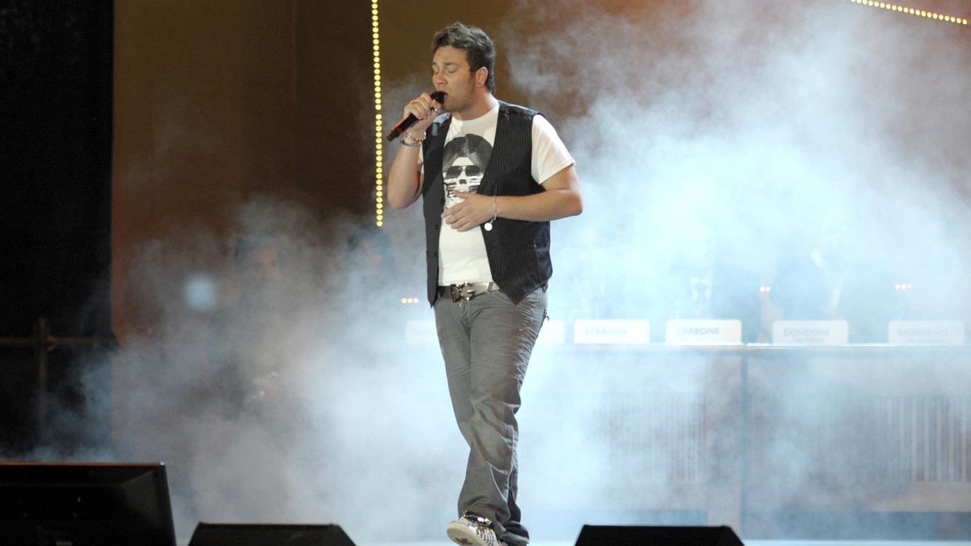 Antonino torna ad ‘Amici’ con il singolo ‘Ali nere’