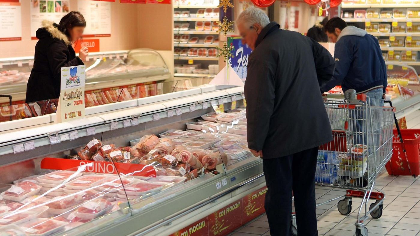 Istat: A marzo sale fiducia consumatori, cala per imprese