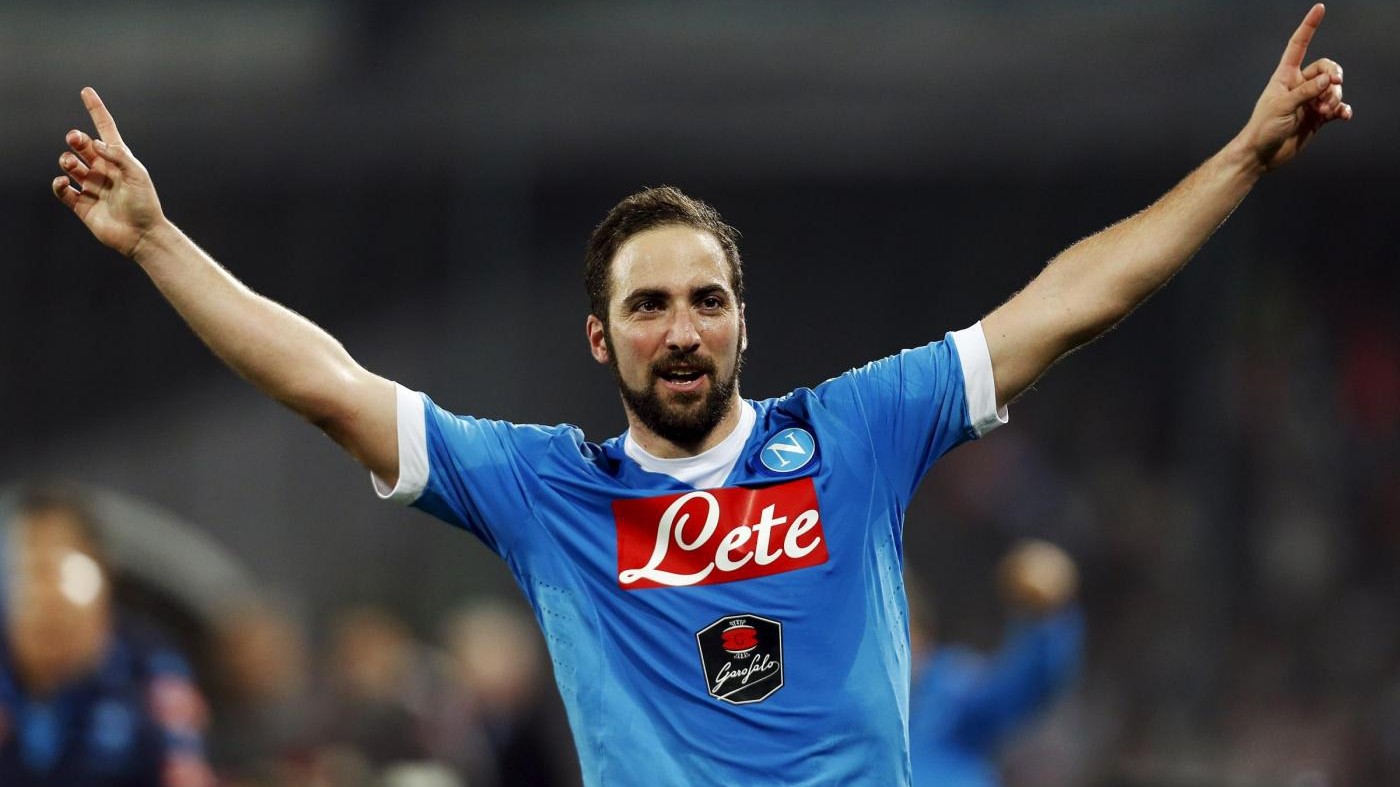 Napoli contro Mediaset: Falsità su futuro Higuain, stop a rapporti