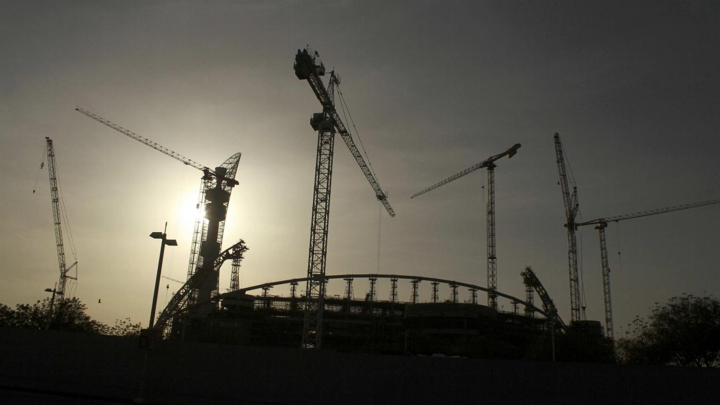 Qatar 2022, Amnesty accusa: abusi sui lavoratori nello stadio