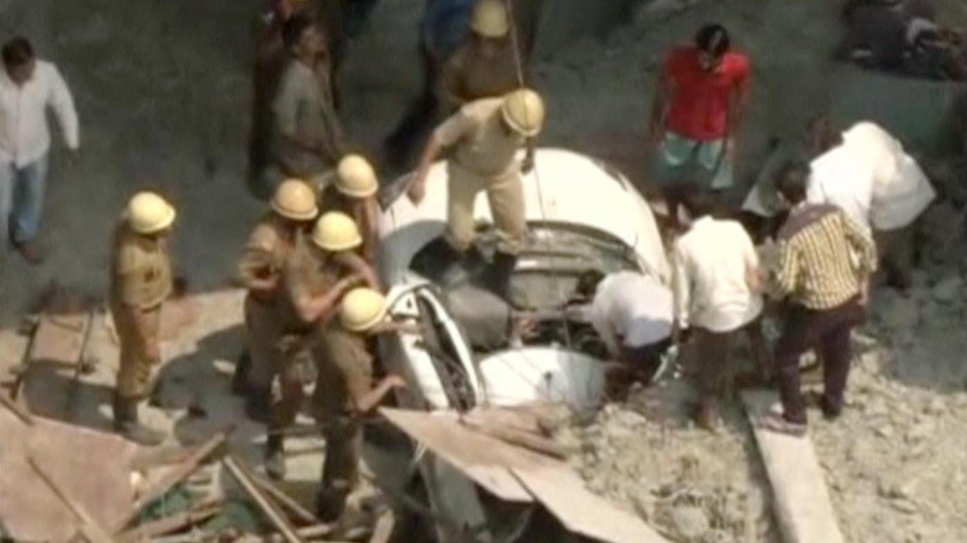 India, crolla cavalcavia a Calcutta: 16 morti, 78 feriti