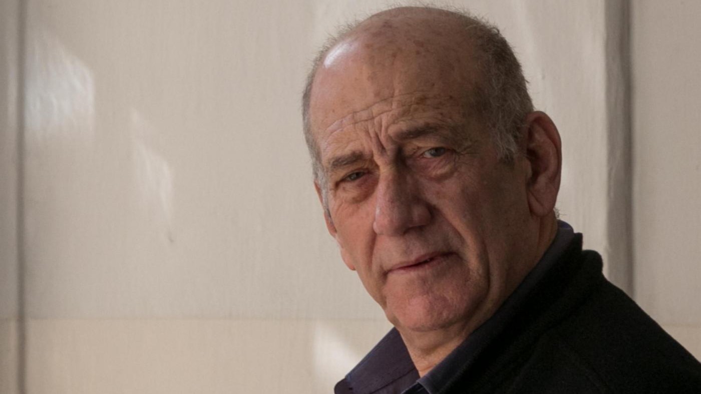Ex premier israeliano Ehud Olmert entrato in carcere