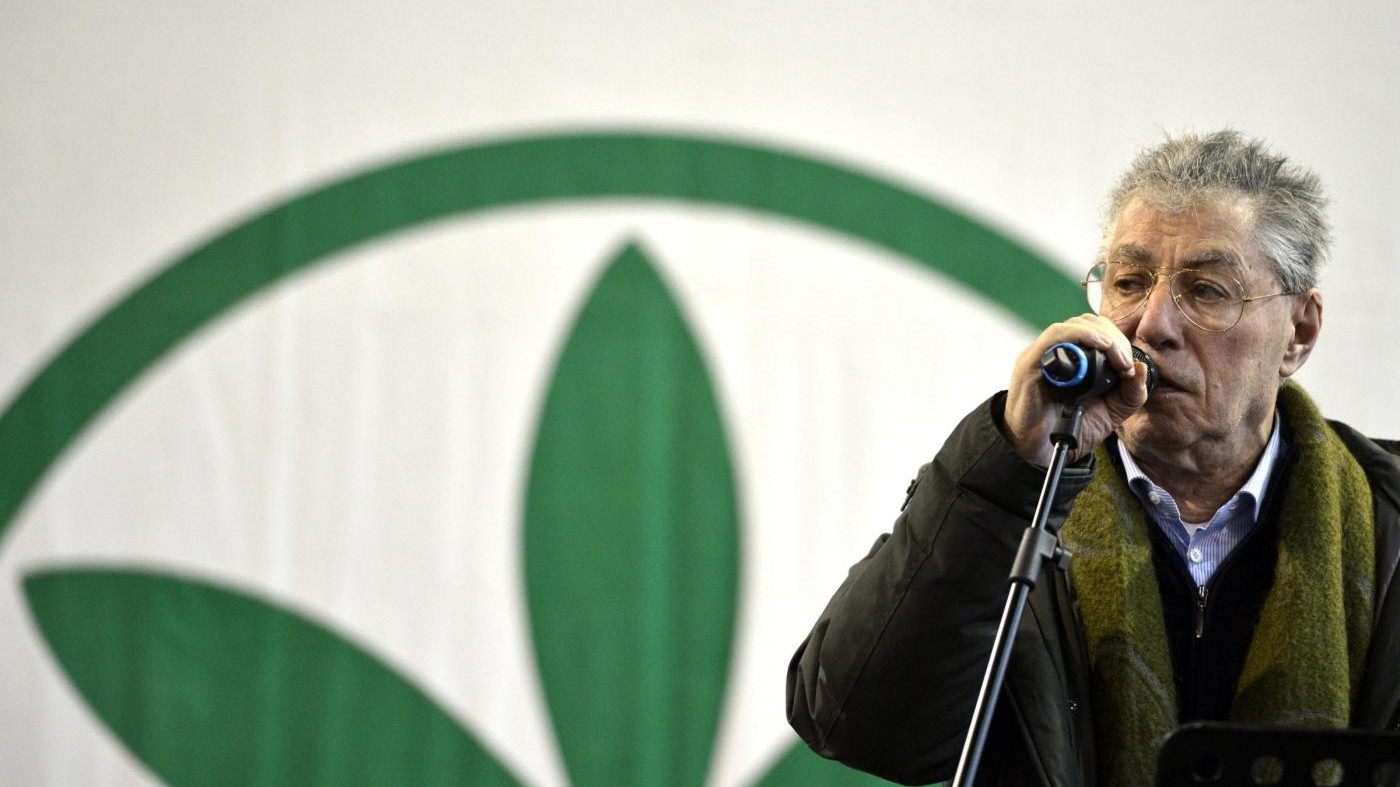 Lombardia, Bossi: Maroni non deve dimettersi, non c’è nulla di storto