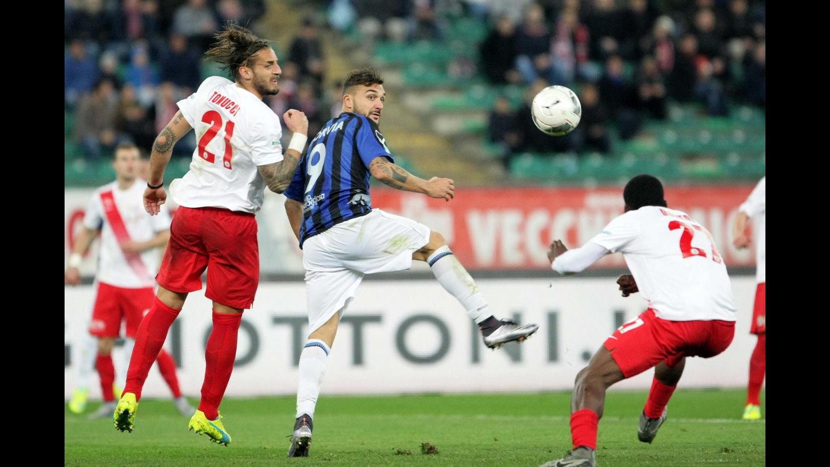 Bari-Latina pareggiano 0-0 nell’anticipo