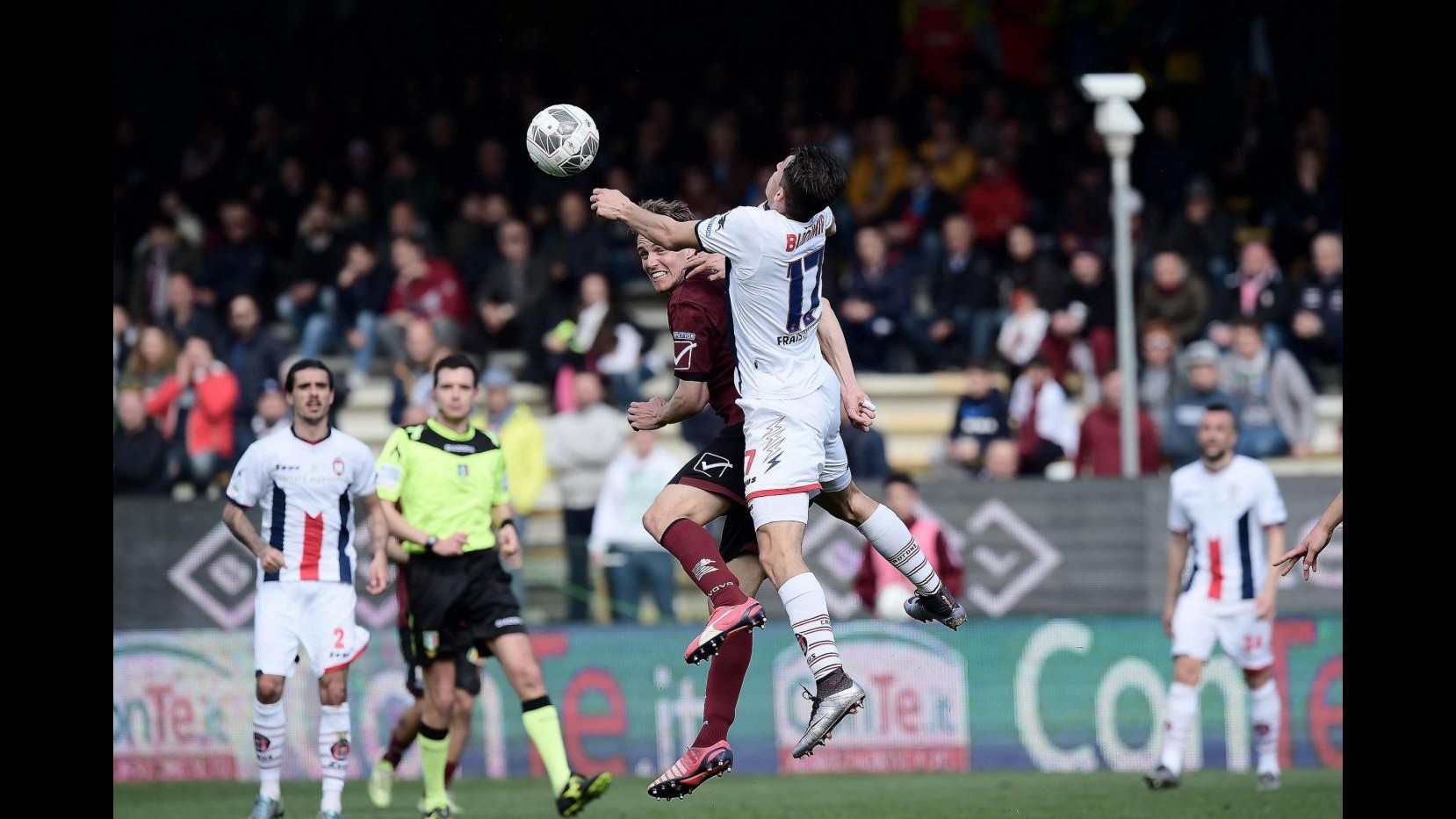 Salernitana pareggia in casa col Crotone 1-1