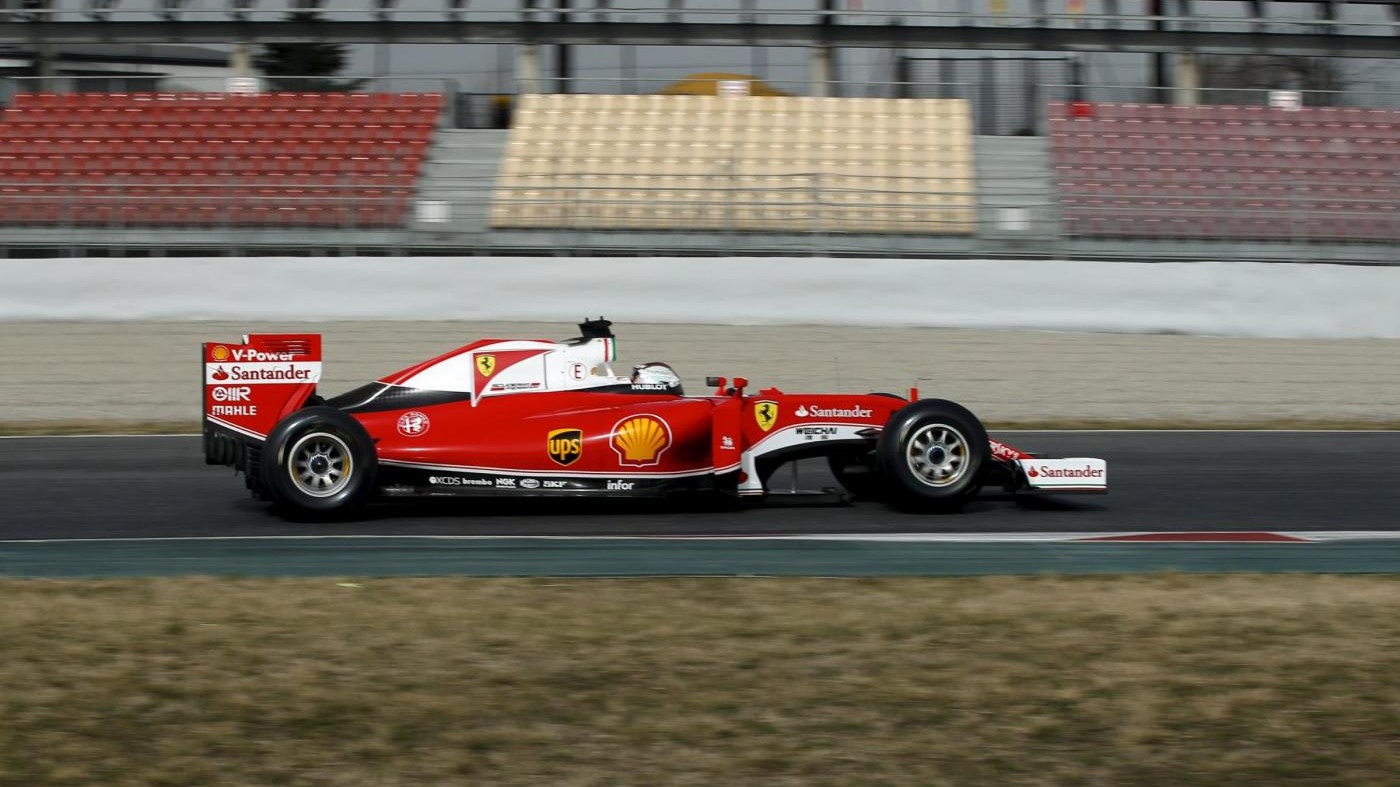 F1, test a Barcellona: Vettel al comando a metà giornata