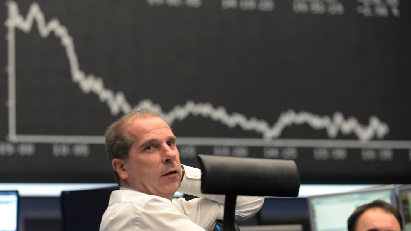 Borsa, Milano in calo con petrolio, in ribasso banche