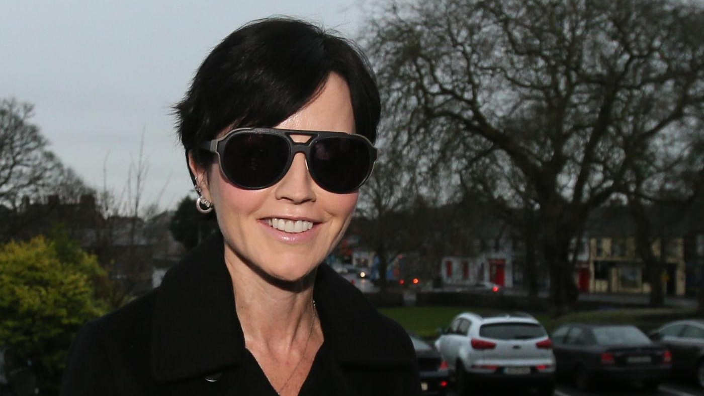 Dolores dei Cranberries multata per 6mila euro: aggredì poliziotti