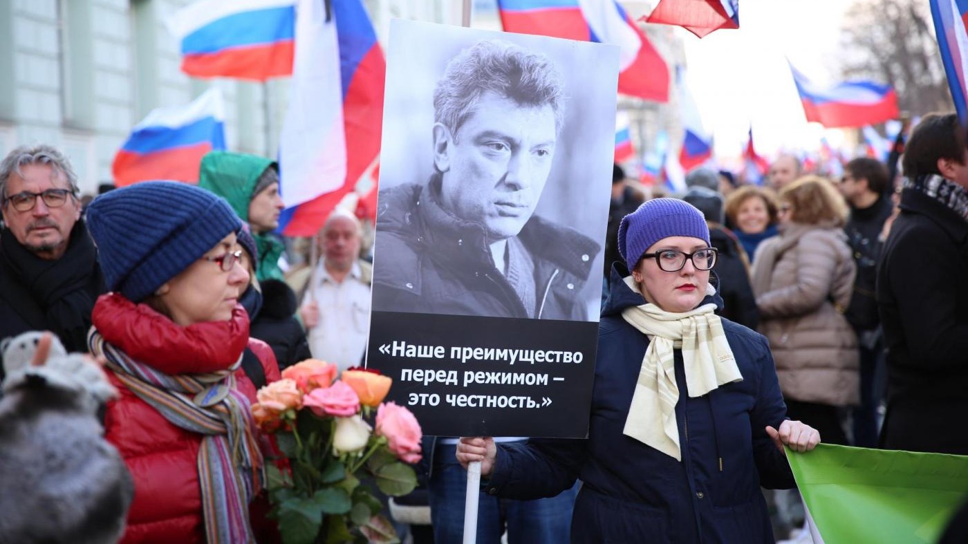 In migliaia sfilano a Mosca: chiedono verità su omicidio Nemtsov