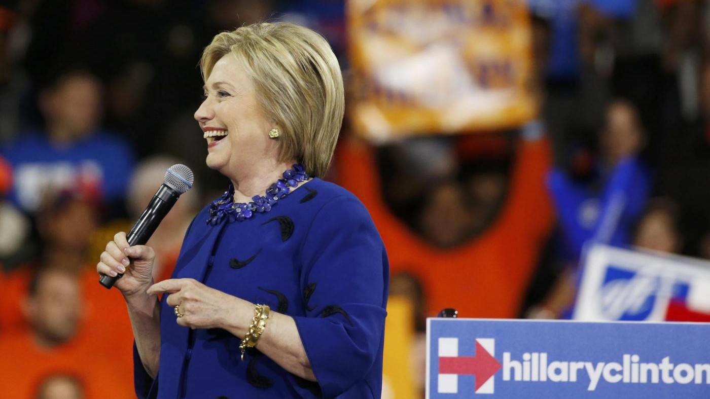 Il look di Hillary Clinton: giacche colorate per vincere elezioni