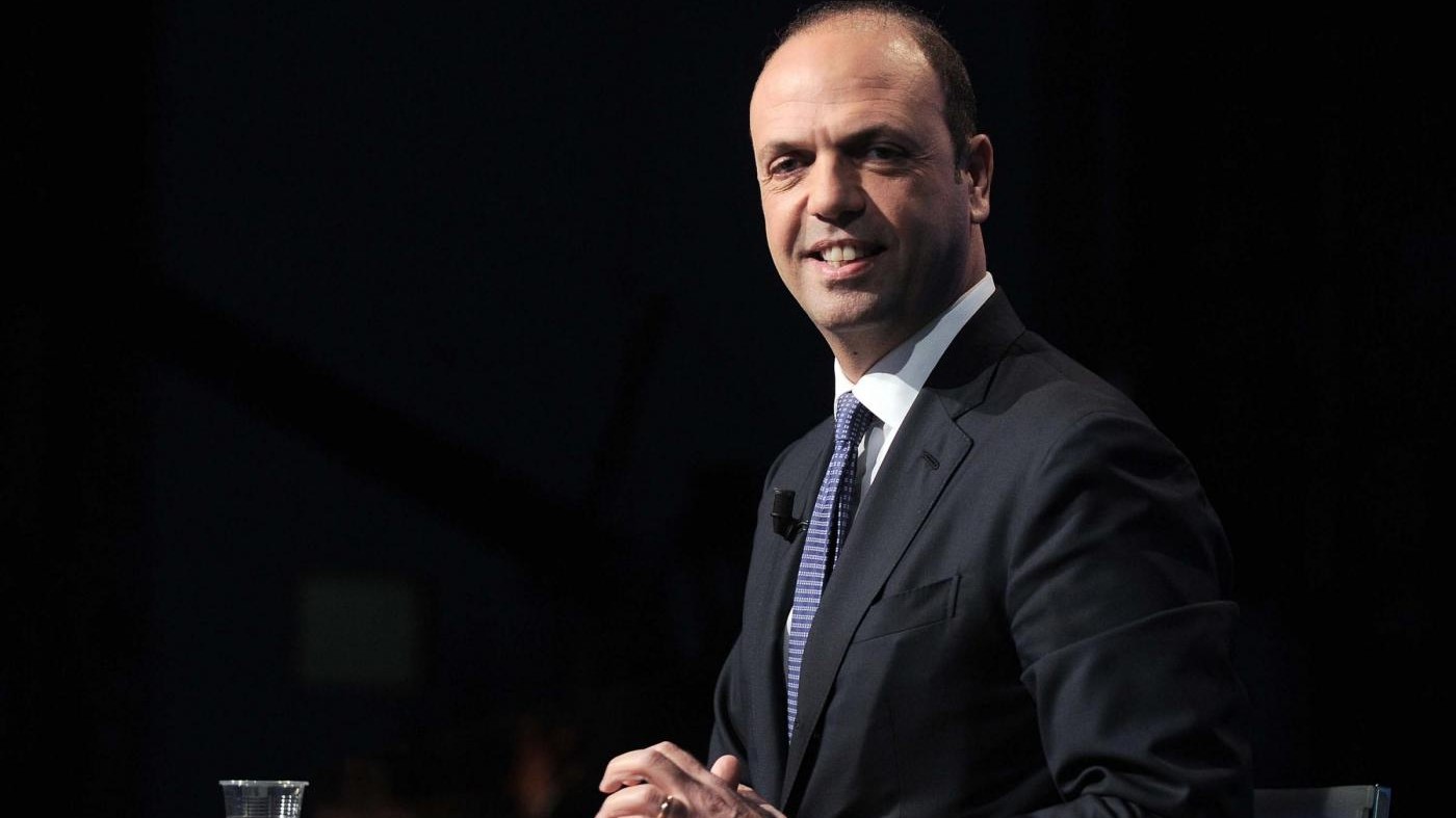 Migranti, Alfano e Berlino chiedono sistema registrazione Ue
