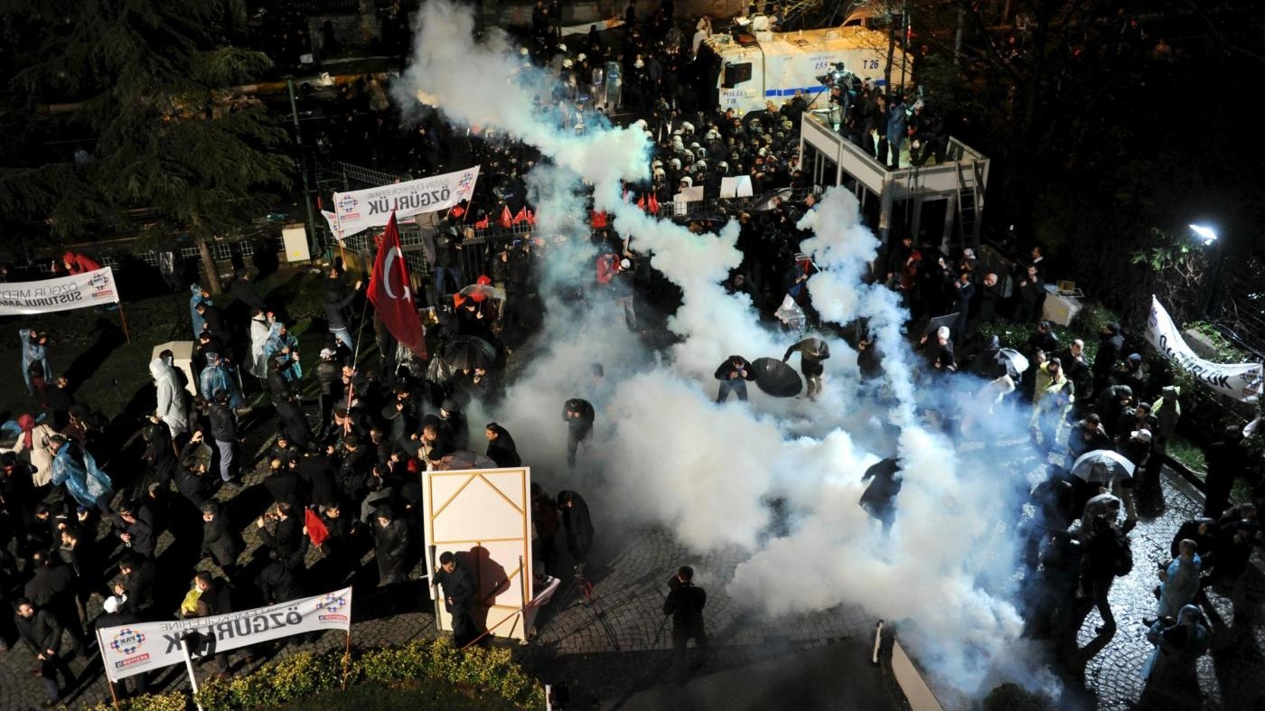 Turchia, scontri davanti Zaman il giornale commissariato