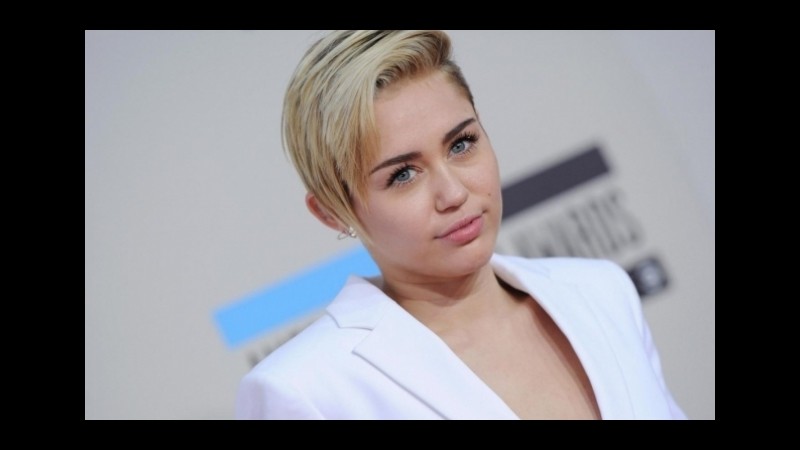 Gossip, Miley Cyrus: in lavagna un tour vietato ai minori e il fidanzamento con Jared Leto