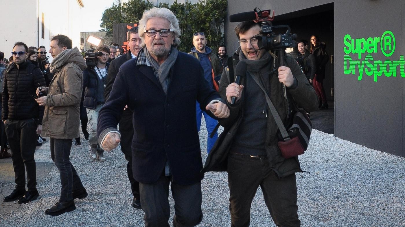 Milano, Grillo in show cancella politica e parla di ambiente