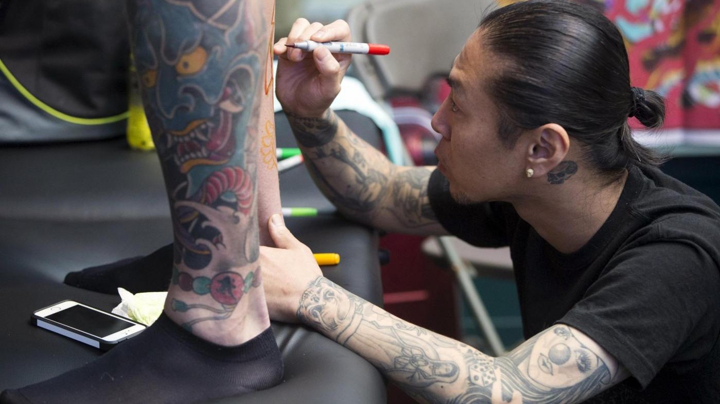 Inflazione, Istat: Nel paniere del 2016 entrano tatuaggi e bevande vegetali