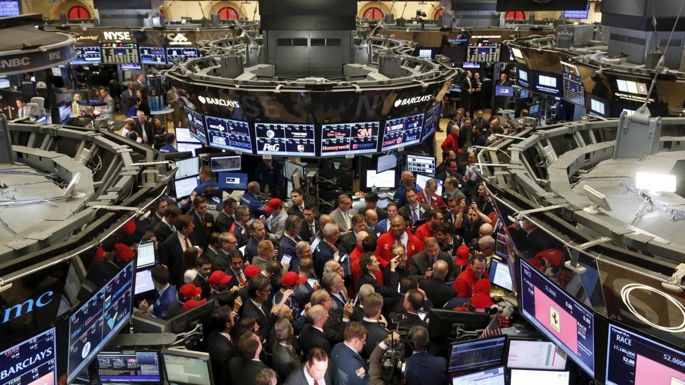 Borsa, Milano chiude in rosso: banche pesanti, giù Fca