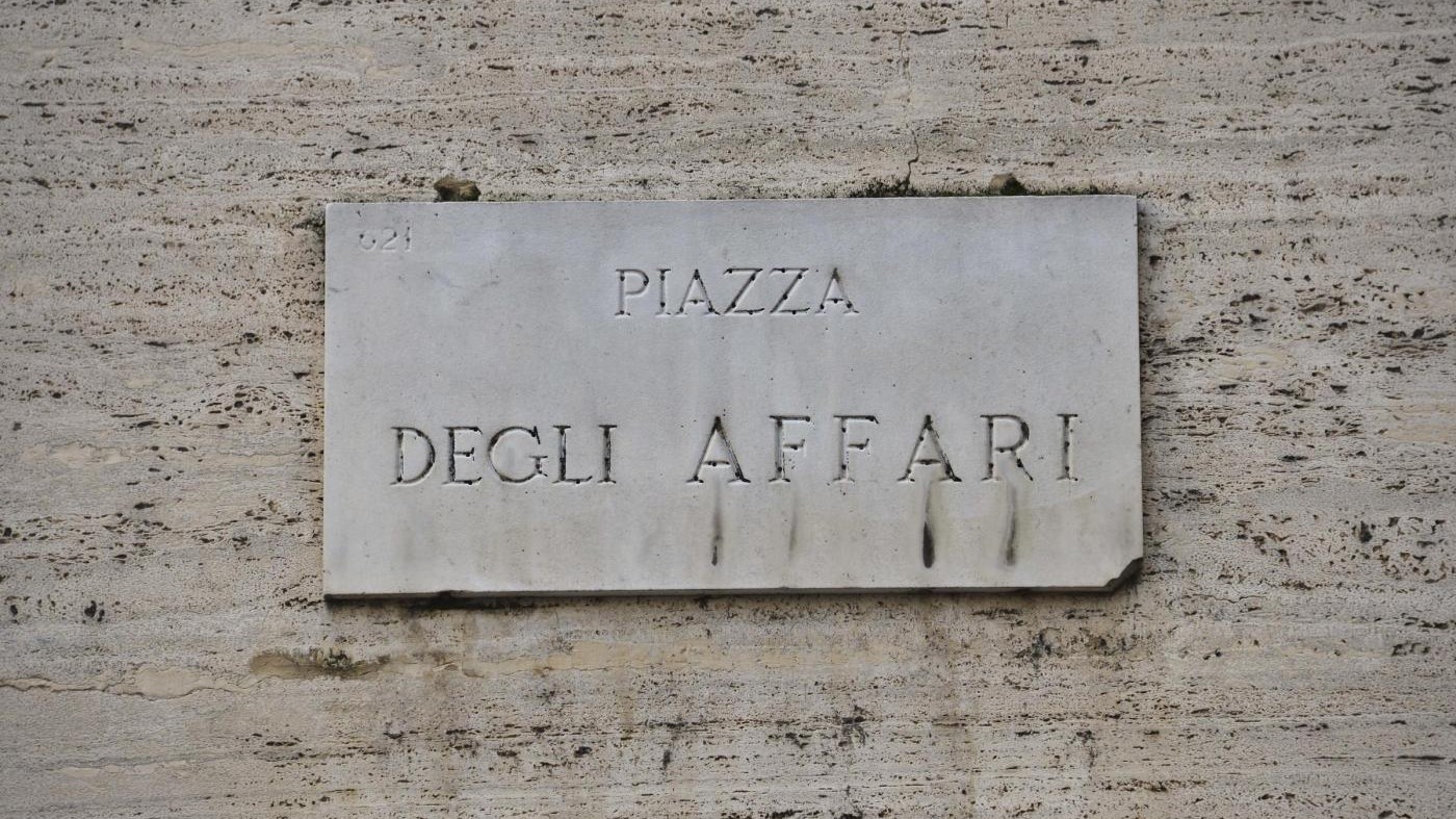 Borse, Piazza Affari vira in calo dopo un inizio positivo