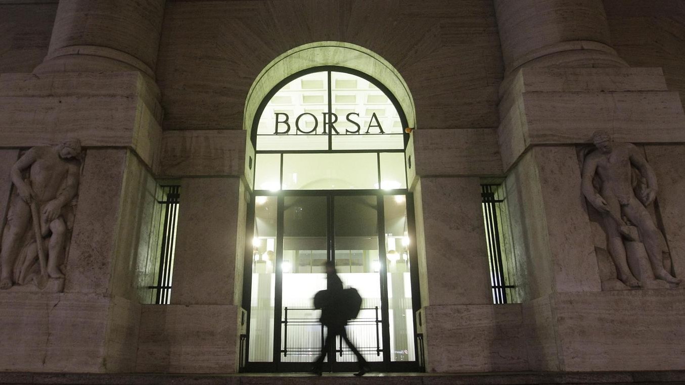 Borsa, Piazza Affari rialza la testa. Rally Mediaset e Intesa Sp