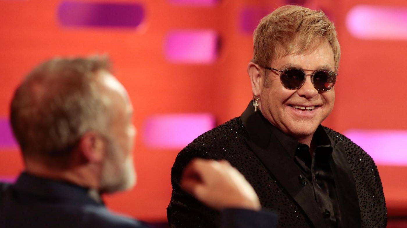 Elton John: La vita coi miei figli e il mio compagno è normale