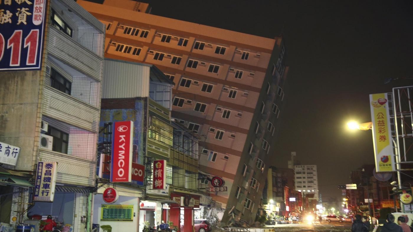 Taiwan, forte terremoto: crollano palazzi, almeno 7 morti e 400 feriti