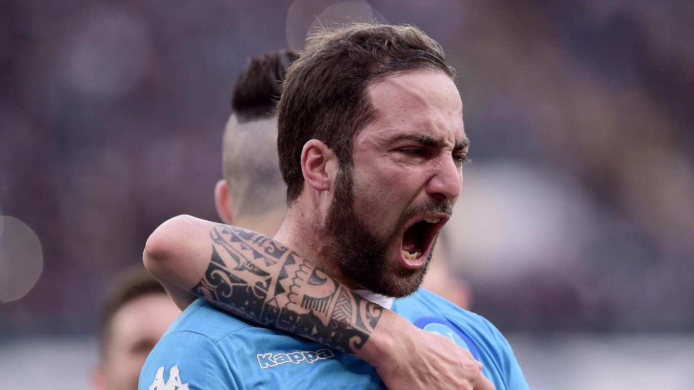 Higuain stende Carpi su rigore: Napoli resta in vetta