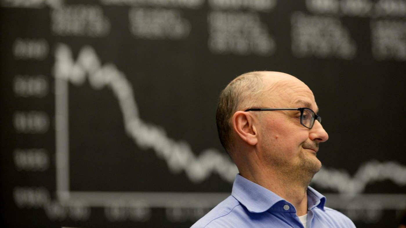 Borsa chiude in calo. Ghizzoni: Confusi da banche centrali