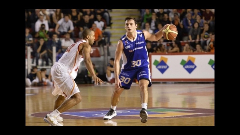 Basket, Cantù inespugnabile: successo su Avellino a 1,30