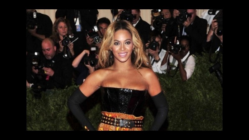 Gossip, aria di crisi tra Beyoncè e Jay-Z: il divorzio a 2,50, i bookie puntano su Rihanna