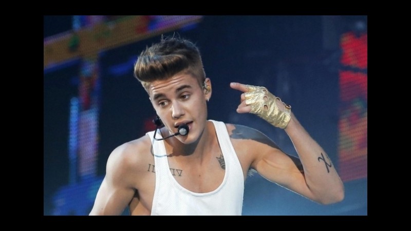 Gossip, Justin Bieber ama ancora Selena Gomez: in lavagna fidanzamento e nozze a Las Vegas