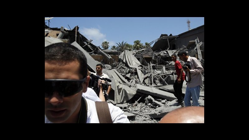 Libia, forze Gheddafi bombardano vicino a Misurata: 10 morti