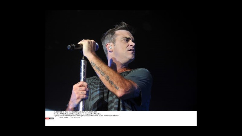 Robbie Williams ha cambiato punto di vista su Dio: Mi ha trovato