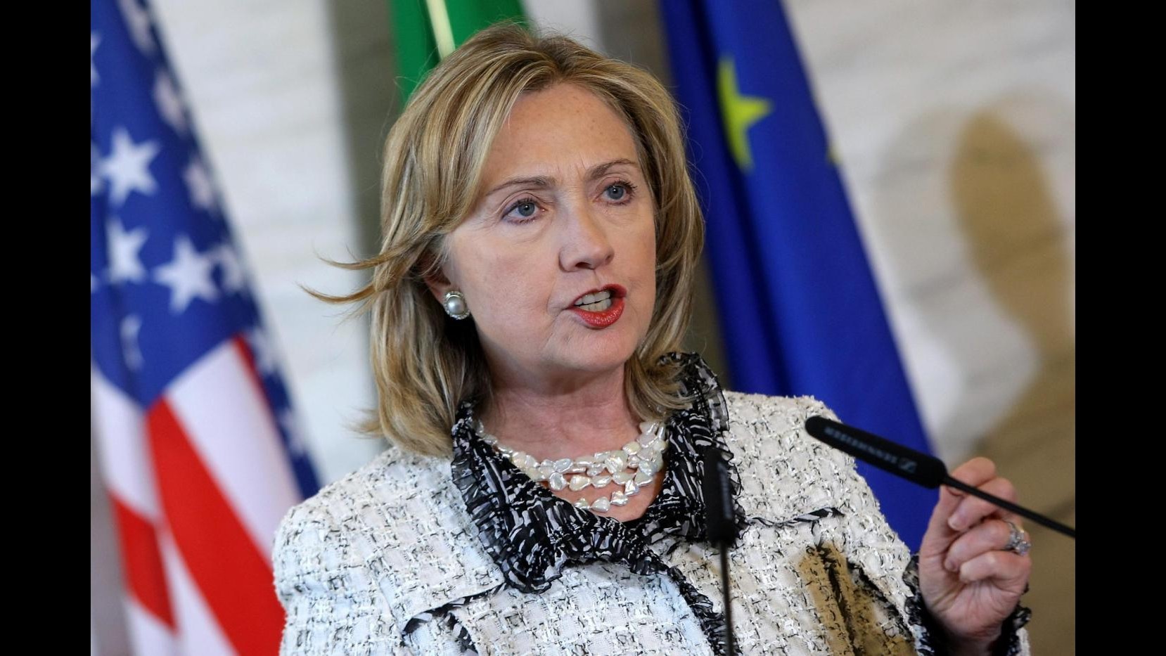 Clinton: Gheddafi ordina stupri come strumento guerra