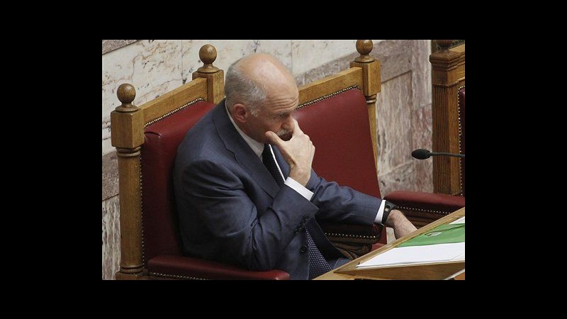 Grecia, Papandreou posticipa rimpasto di governo a domani
