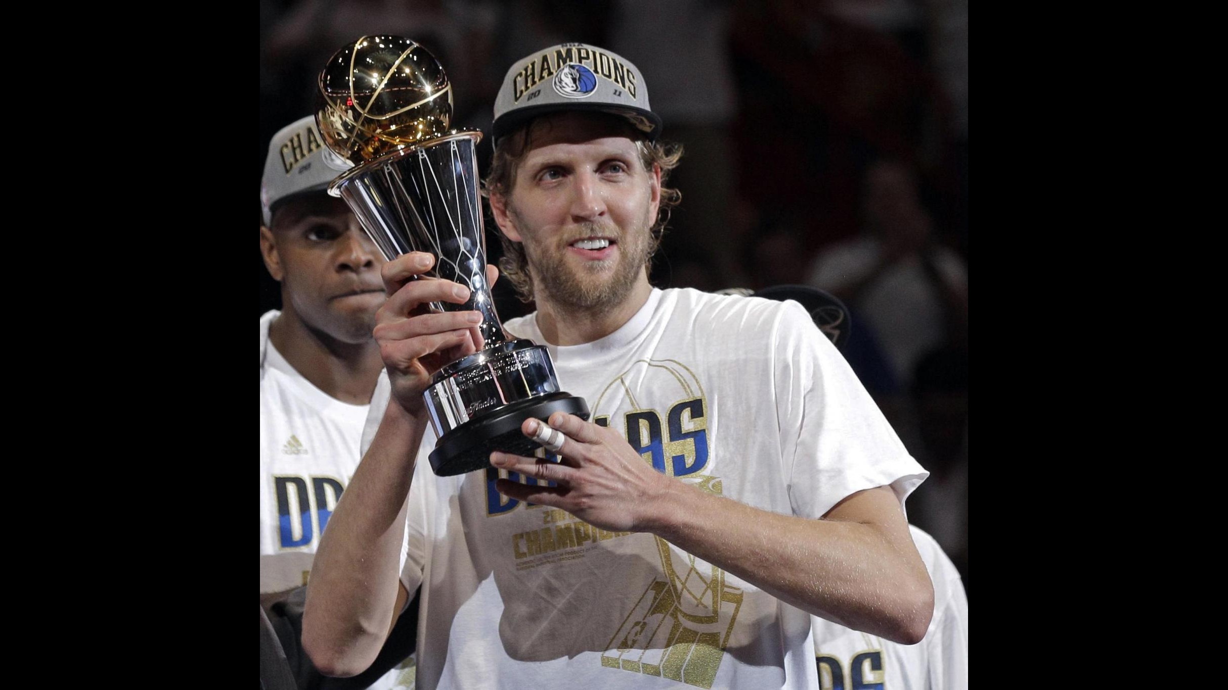 Basket, Germania celebra il trionfo Nba di Nowitzki con Dallas