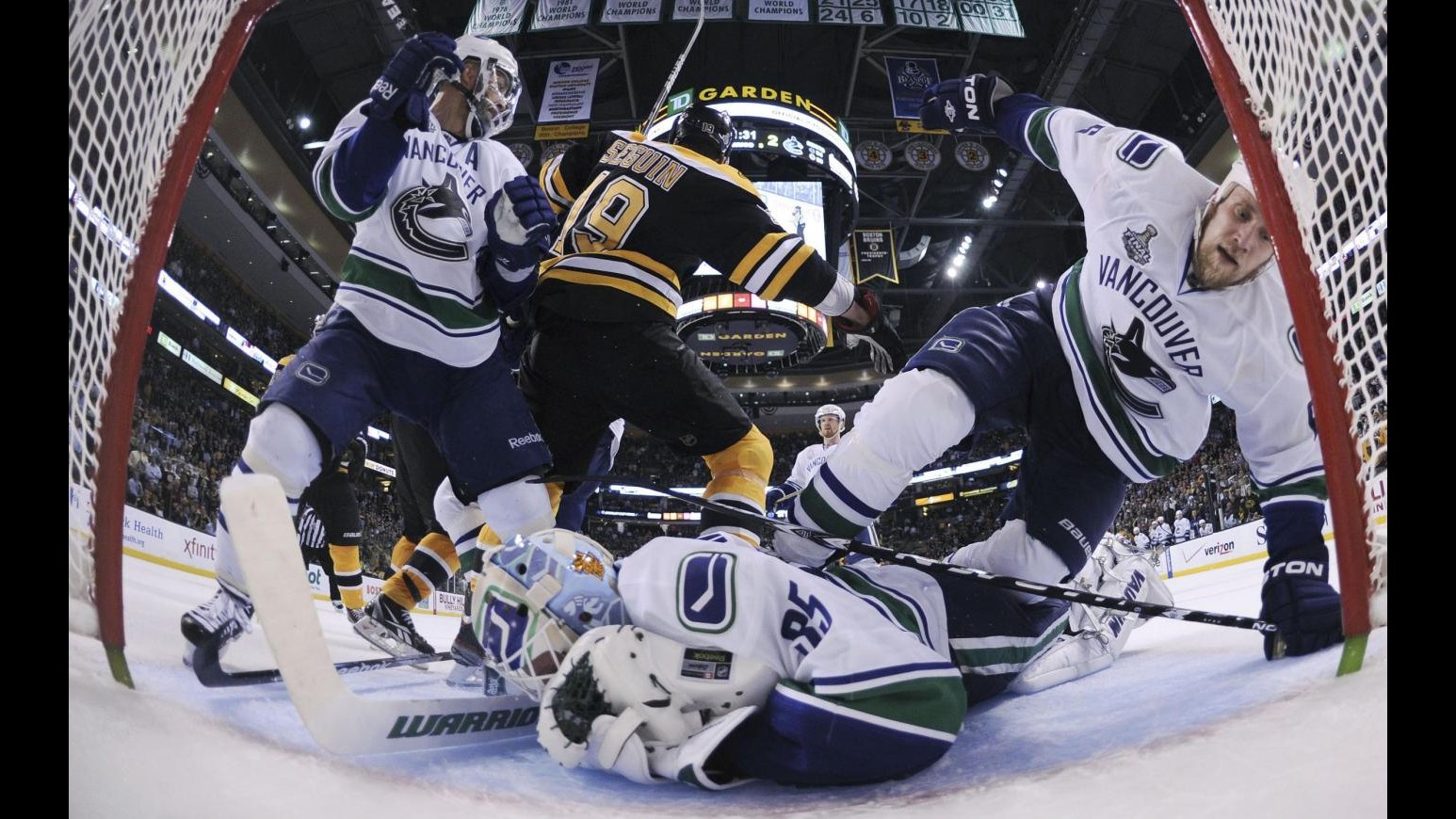 Nhl, finale Stanley Cup: Boston ok, tutto rimandato a gara 7